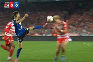 維埃拉高抬腿對(duì)抗被出示直紅，倒地后痛苦捂住膝蓋