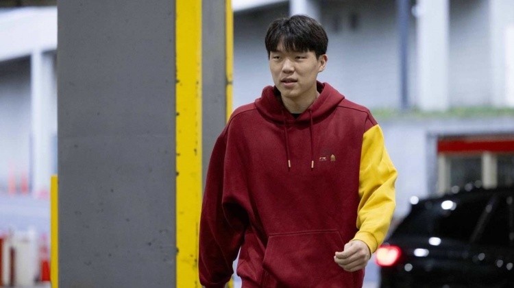 新鮮出爐！開拓者官方曬照：楊瀚森&利拉德他們來(lái)了！