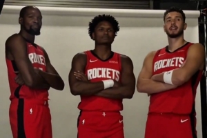 算三巨頭嗎？火箭官方曬視頻：杜蘭特、阿門(mén)、申京拍攝定妝照