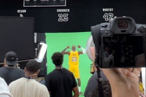 萬(wàn)眾矚目！詹姆斯媒體日在綠幕前拍攝特效畫面
