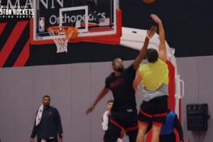 新賽季看你了？火箭訓(xùn)練：謝潑德單打杜蘭特 在其長臂干擾下拋進(jìn)