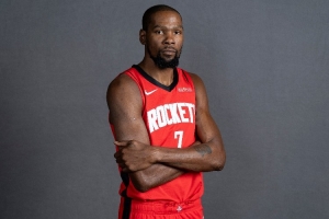 杜蘭特：感覺我就應(yīng)該穿紅色球衣 迫不及待想?yún)⒓佑柧毩? >
                                        </div>
                                    </div>
                                                                        <div   id=