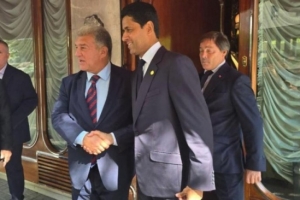 世體：俱樂(lè)部之間關(guān)系明顯好轉(zhuǎn)，拉波爾塔和納賽爾賽前共進(jìn)午餐