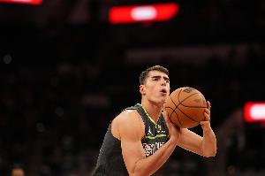 加爾扎：無(wú)論和布朗還是西蒙斯搭檔 我首要任務(wù)掩護(hù)創(chuàng)造空位機(jī)會(huì)