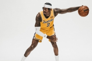 范德比爾特曬新賽季定妝照：開啟生涯第8??個賽季