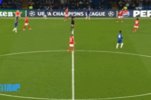 11人完賽就這么難！佩德羅危險(xiǎn)動作染黃，登場30分鐘被罰下！