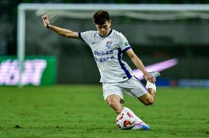 記者：戰(zhàn)河南中國香港球員孫銘謙受傷，近10多天難參加高強度訓(xùn)練