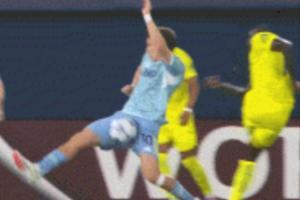 看著都疼！伊爾迪茲用襠部封堵佩佩遠(yuǎn)射，隨后痛苦跪地