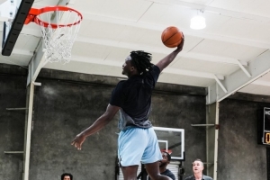 首場NBA季前賽全力出擊 籃球激戰(zhàn)一觸即發(fā)！