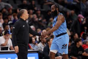 泰倫-盧：上賽季過(guò)度使用哈登是不得已的 那是為在小卡缺陣時(shí)贏球