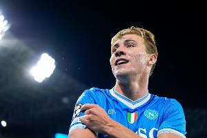 曼晚：霍伊倫進球后手指歐冠徽章慶祝，讓所有曼聯(lián)球迷都感到刺痛