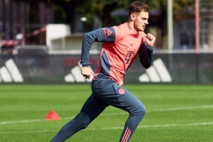 拜仁官方：斯坦尼西奇今天再次進(jìn)行跑步訓(xùn)練，積極康復(fù)中