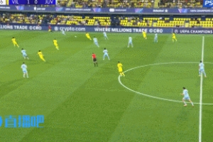 餅喂到嘴邊了！戴維空門踢偏，圖多爾雙手捂臉難以置信