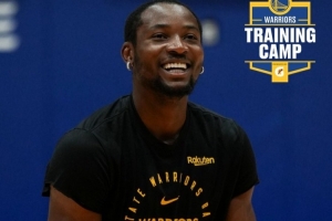 一個夏天的鬧劇結(jié)束！勇士曬庫明加訓練照：笑容滿面 回歸正題