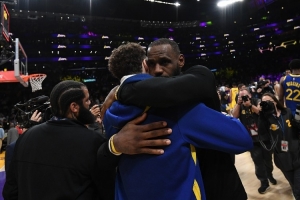 克萊一開始和詹姆斯搭檔會超過目前成就嗎？楊毅：不會 也就是JR