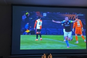 心系老東家！拉什福德社媒曬照，在家收看阿斯頓維拉的歐聯(lián)比賽