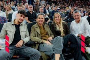 加油助威！海納、帕夫洛維奇現(xiàn)場觀看拜仁男籃比賽