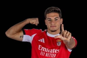 記者；巴薩引援鎖定本菲卡19歲后衛(wèi)奧利維拉，德科與其經紀人會面