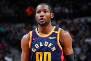 庫明加：和巴特勒打球很容易建立化學(xué)反應(yīng) 簽下新合同時感覺很怪