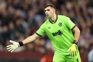 記者：大馬丁進(jìn)行了熱身但感到小腿肌肉緊張，所以沒有為維拉出場(chǎng)