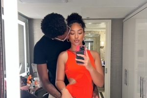 甜蜜小情侶！詹姆斯小兒子布萊斯轉(zhuǎn)發(fā)與女友親密擁抱合照