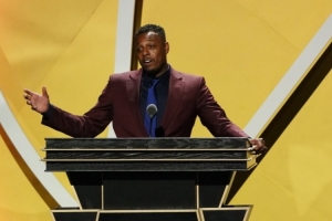 皮爾斯：有撈女用手機查隊里每個人的薪資 專挑中后段的球員下手