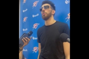 是否注意到切特有什么變化？亞歷山大：他明顯變得更強(qiáng)壯了