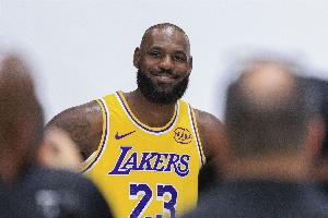 雷迪克：詹姆斯本周在球場(chǎng)和健身房進(jìn)行了個(gè)人訓(xùn)練