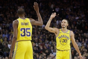 楊毅：杜蘭特加盟后勇士就再無(wú)弱點(diǎn)了 無(wú)論怎么換防勇士都能硬解