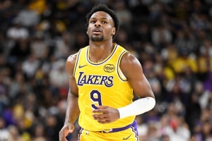 布朗尼：我感覺更加游刃有余了 尤其是打有球及攻防戰(zhàn)術(shù)時