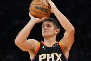 填滿數(shù)據(jù)欄！阿倫11中5&三分6中3拿到13分 另有2板2助1斷1帽