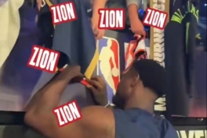 人氣火爆！錫安被澳洲球迷爭著要簽名 現(xiàn)場聽取zion一片