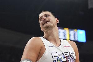 神出鬼沒！卡梅隆-約翰遜：我還在適應(yīng)約基奇的不看人傳球