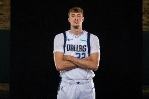 超大陣容！獨行俠訓(xùn)練中排出了弗拉格+華盛頓+濃眉+萊夫利