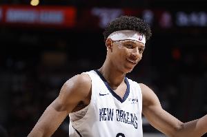 可圈可點(diǎn)！7號秀費(fèi)爾斯半場8中5&三分2中1拿到12分 送出3次助攻