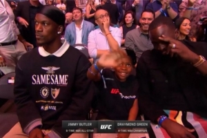 巴特勒和追夢(mèng)現(xiàn)身賭城觀(guān)戰(zhàn)UFC！現(xiàn)場(chǎng)介紹：6屆全明星&4屆總冠軍