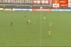 神仙球！陜西聯(lián)合外援前鋒轟超遠(yuǎn)距離吊射，中圈位置起腳直入網(wǎng)窩