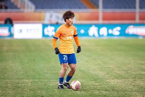 球迷不滿謝文能：昨天你踢的太垃圾了，轉(zhuǎn)型干網(wǎng)紅去吧