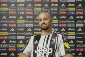 熱格羅瓦：12歲曾參加AC米蘭的訓(xùn)練營(yíng)，見到了卡卡、帕托等球星