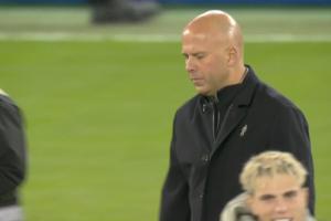 斯洛特?fù)Q人遭詬?。簱Q上遠(yuǎn)藤航是最糟糕換人，薩拉赫應(yīng)該被換下