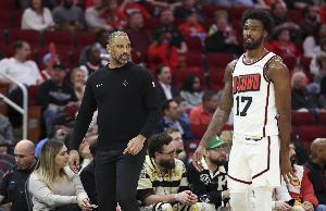 伊森：狄龍告訴我不要糾結(jié)某個(gè)回合 我喜歡烏度卡嚴(yán)格的執(zhí)教風(fēng)格