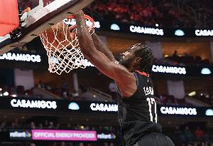 伊森：狄龍的特質(zhì)在于善于用腦子打球 我要努力向他學(xué)習(xí)