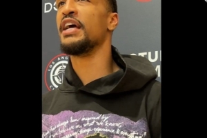 科林斯：德里克-瓊斯訓(xùn)練營表現(xiàn)很亮眼 他給我?guī)砹撕艽篌@喜