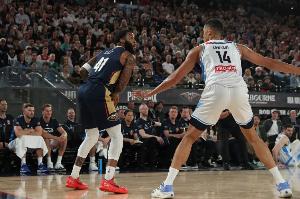 三分射手就位！貝半場三分5中4&罰球7中5射落17分 另有5板2助