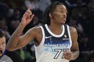 打得沉穩(wěn)了！海蘭德8中5轟全場最高18分外加3板3助1斷