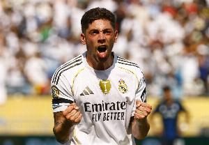 阿斯：戰(zhàn)黃潛巴爾韋德再次出任右后衛(wèi)，他在攻防兩端表現都很出色