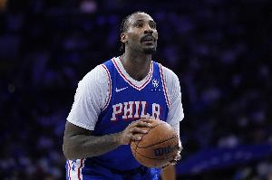 還是那個(gè)籃板癡漢！德拉蒙德3中3&三分1中1拿7分 搶下10個(gè)籃板