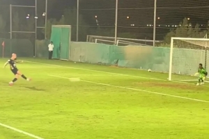 太陽報：利物浦舊將謝爾維在阿聯(lián)酋第三級聯(lián)賽踢球，首次首發(fā)失點(diǎn)