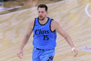 尤班克斯：這是我參加過(guò)的最累的訓(xùn)練營(yíng) 我很喜歡這種感覺(jué)