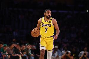 文森特：隊(duì)里有很多沒配合過的新面孔 我們?cè)诓粩嗄ズ?會(huì)持續(xù)進(jìn)步